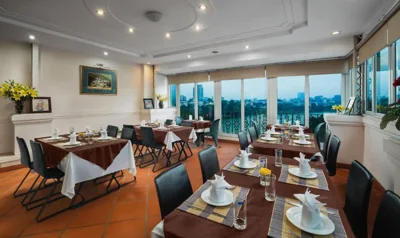 Lakeside Palace Hotel – 사진 4